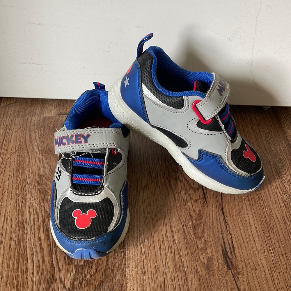 Mickey Mouse Toddler Light Up Shoes size 7
